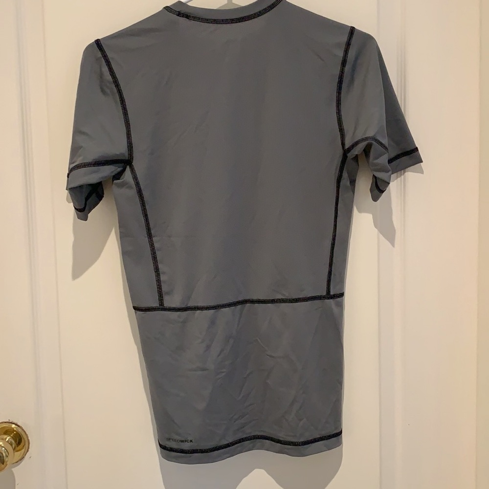 Men’s Reebok training shirt - Picture 5 of 5